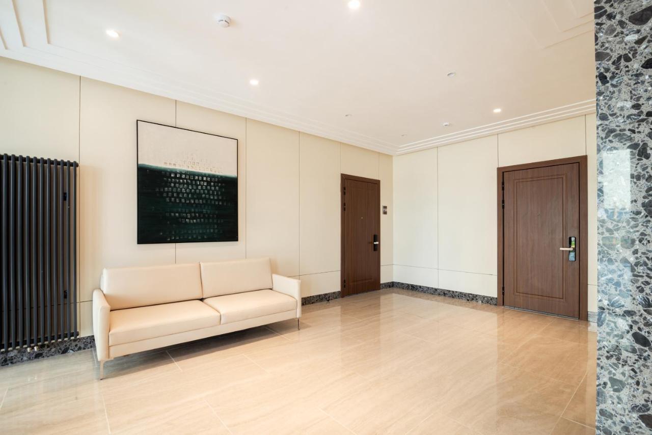 Aura Business Class Apartment Астана Екстериор снимка
